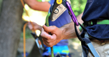 belaying-climbing